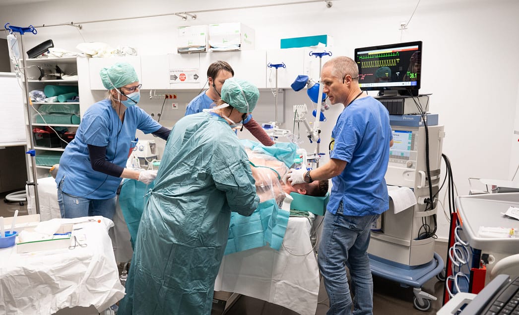 Simulierte Realität: Wie CRM-Training die Sicherheit für Patient:innen verbessert