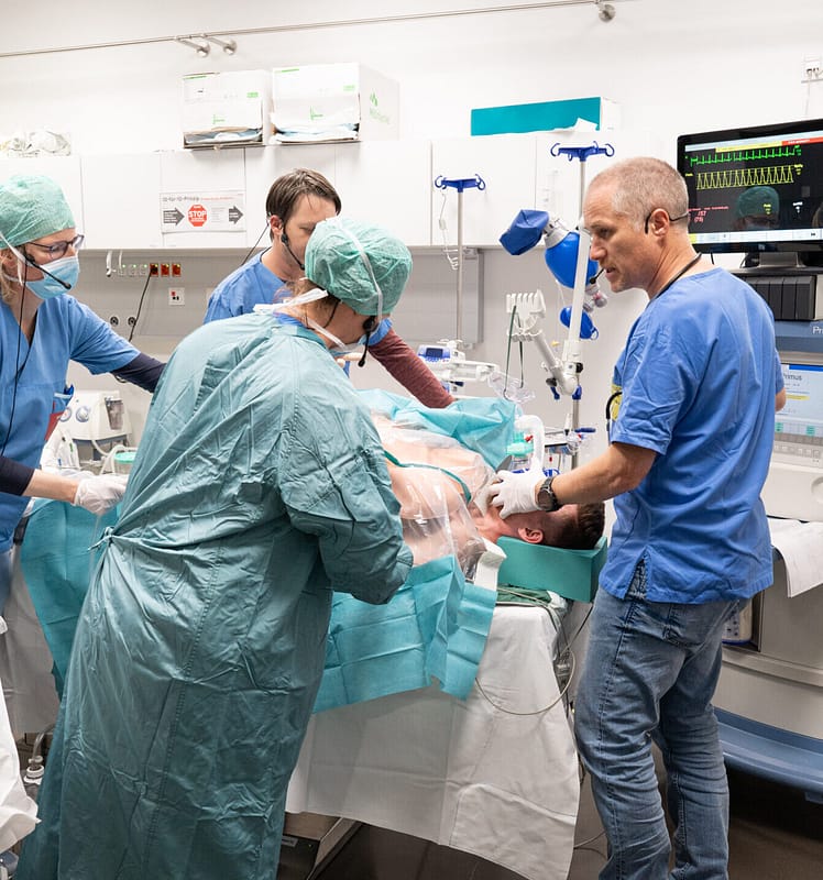 Simulierte Realität: Wie CRM-Training die Sicherheit für Patient:innen verbessert